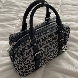 Never been use Michael kors satchel bag